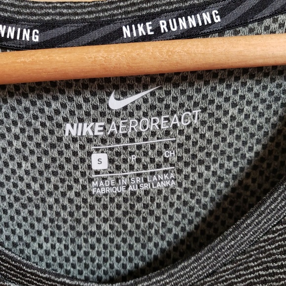 NWT Nike AeroReact Women's Small Short Sleeve - Picture 5 of 8